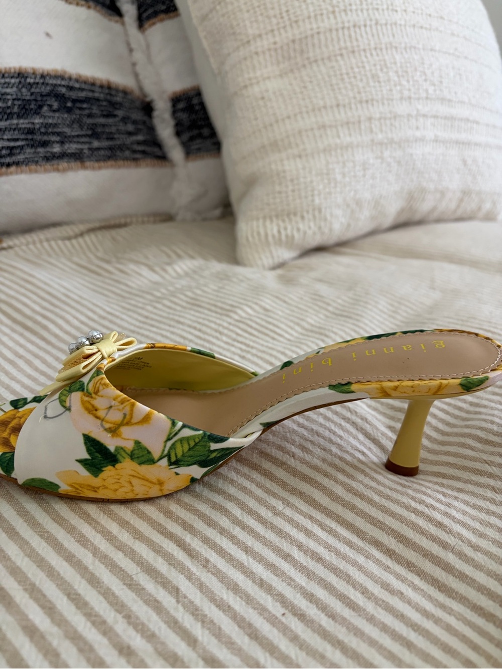 Gianni Bini Yellow Floral Bow Slide Mules - Picture 3 of 3